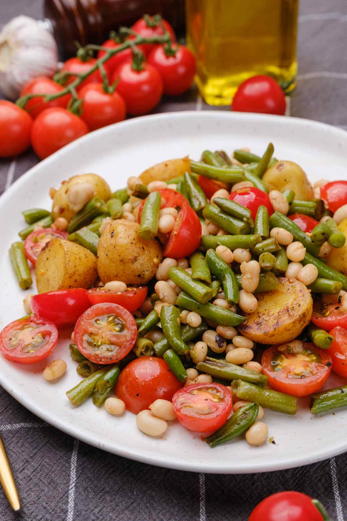 Green Beans With Cannellini Beans, Potatoes and Tomatoes